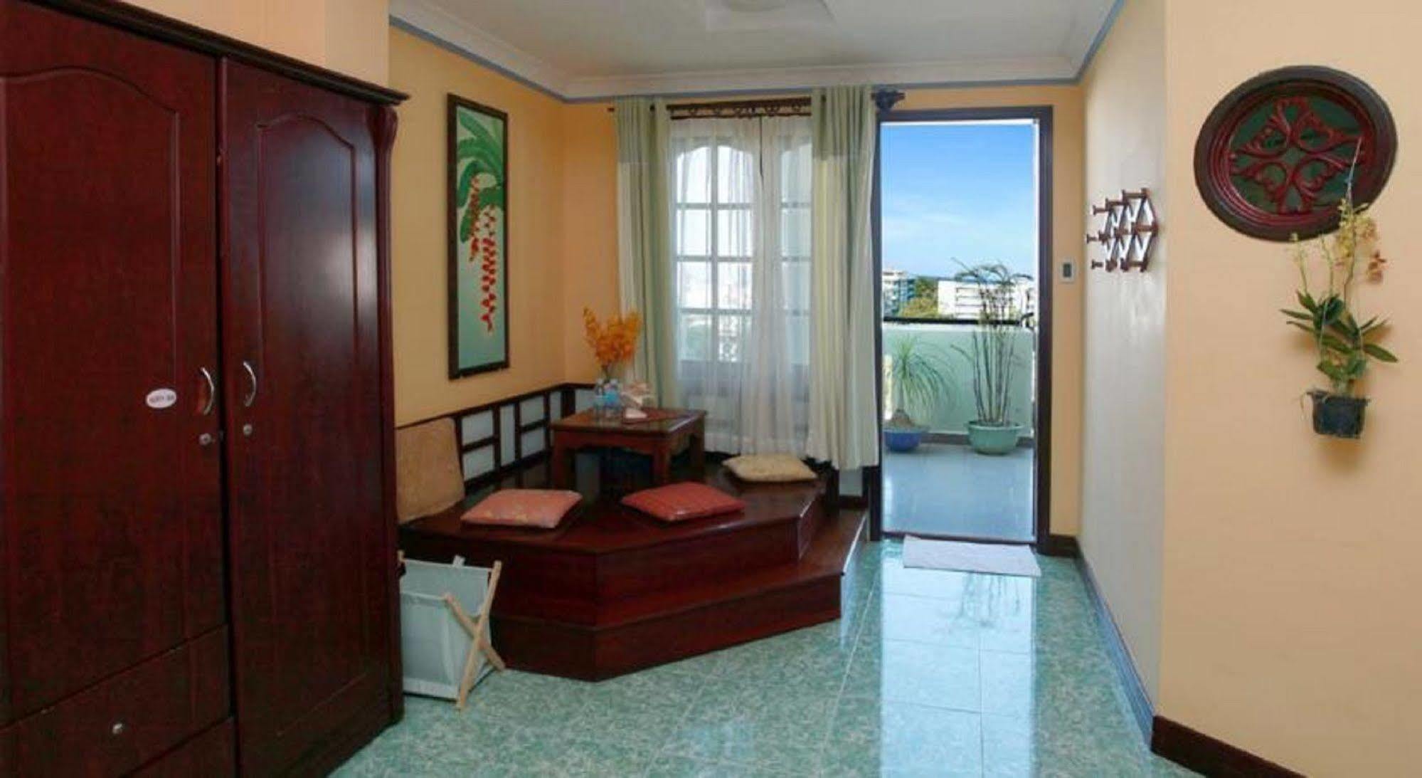 La Suisse Hotel Nha Trang Esterno foto